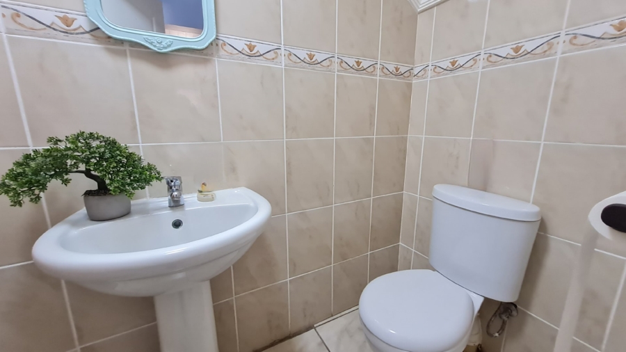 3 Bedroom Property for Sale in Dana Bay Western Cape